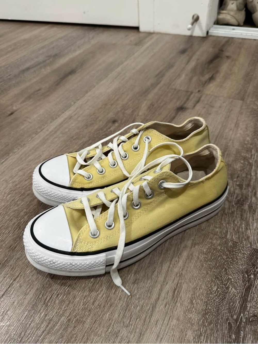 Mens Low-Top Converse